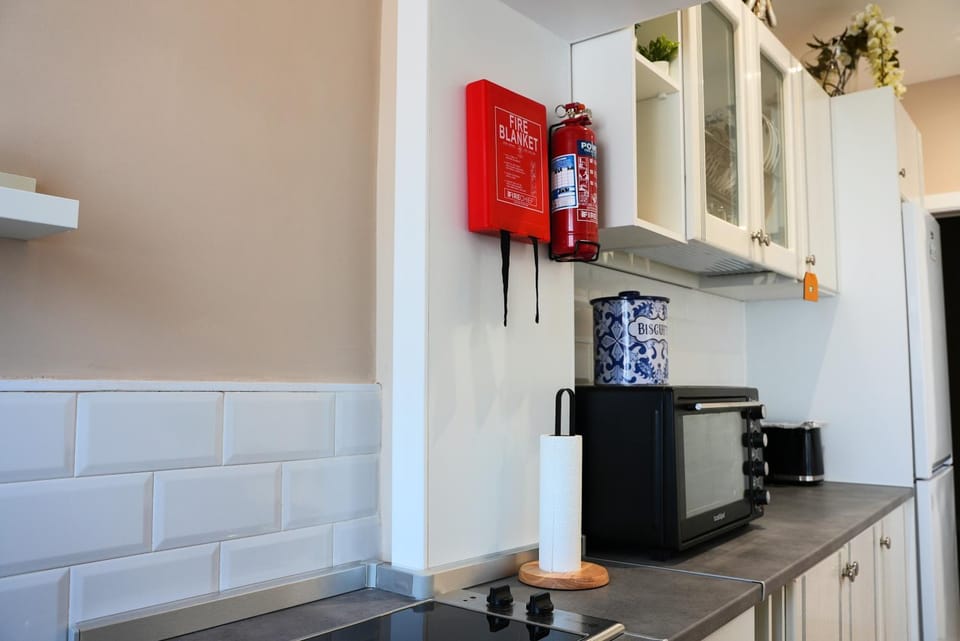 New! Central, 4 Guests, 2 Bed Apartment with Air Con Apartment in Gibraltar