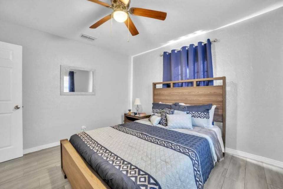 Sunny Plant City Retreat Private Yard House in Plant City