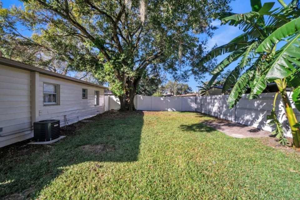 Sunny Plant City Retreat Private Yard House in Plant City