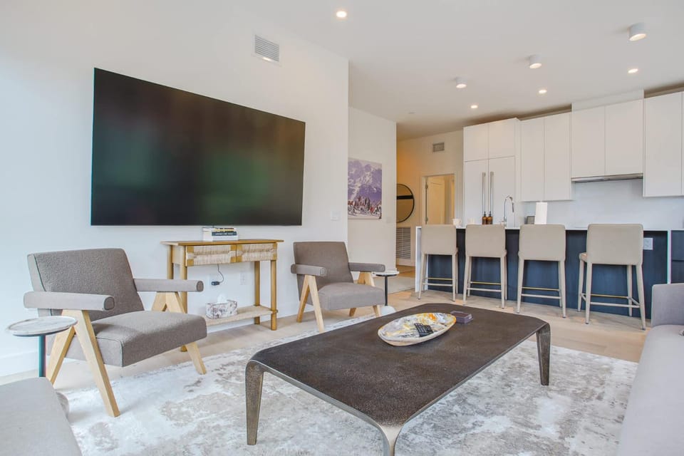 Big G's Penthouse - Two Bedroom Condo Apartment in Revelstoke