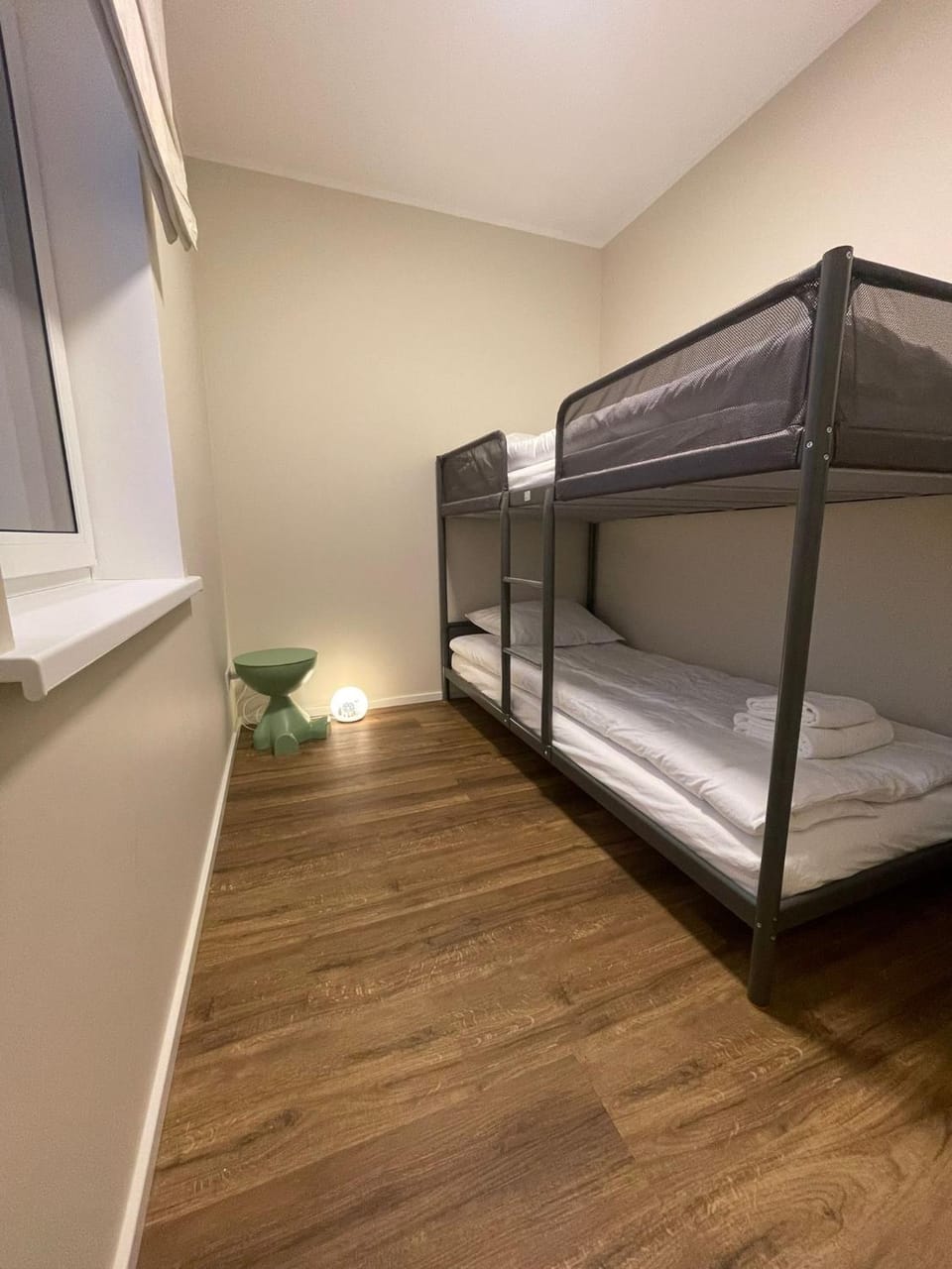 Bedroom, bunk bed