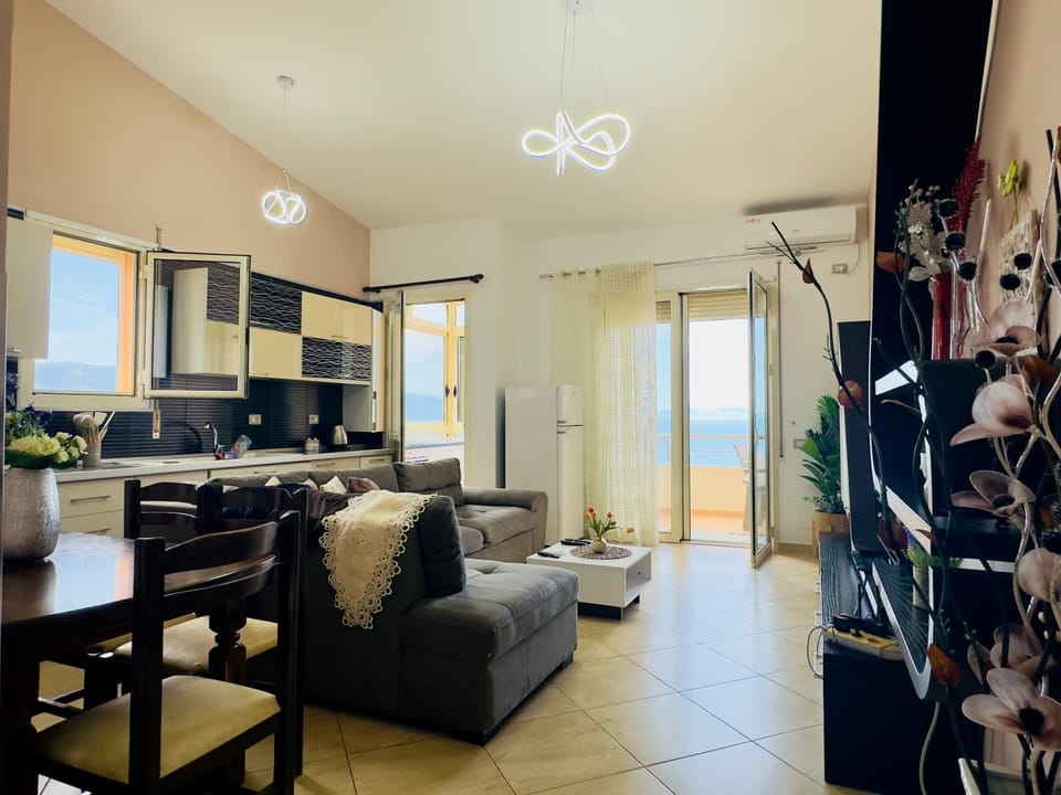 Bed, Kitchen or kitchenette, Living room, Photo of the whole room, Seating area, Dining area, Bedroom, fireplace, minibar, air conditioner