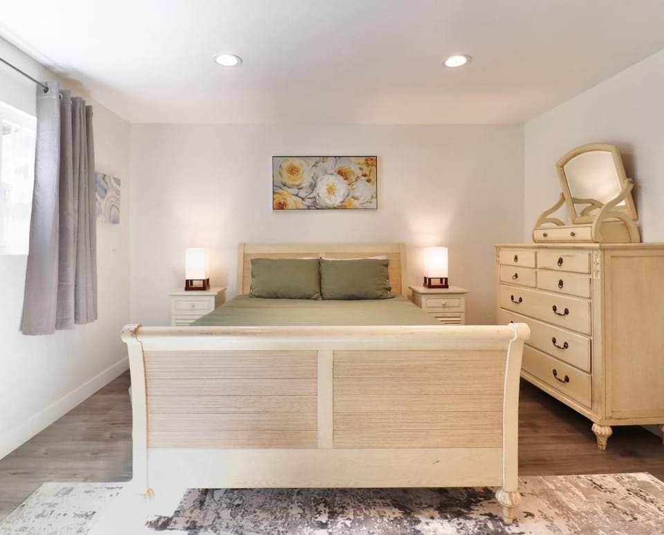 Starry Lodge- Spa, GameRoom, Walk to Marina, Dogs Ok Villa in Big Bear