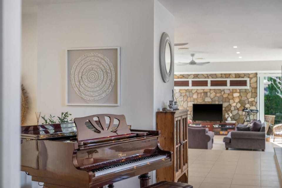 Spacious Coastal Luxury - Steps to Beach House in Sunshine Coast