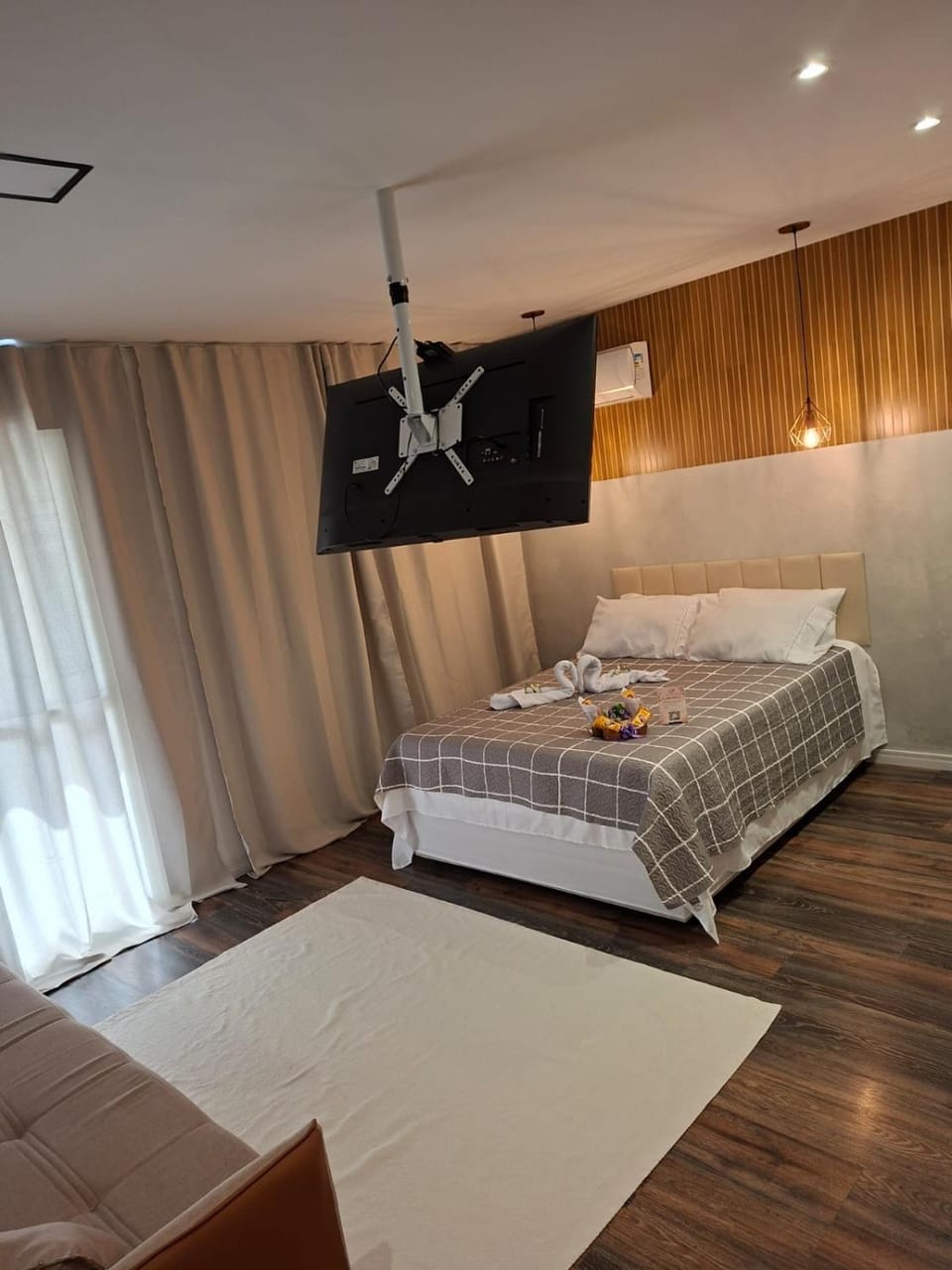 Photo of the whole room, Bedroom