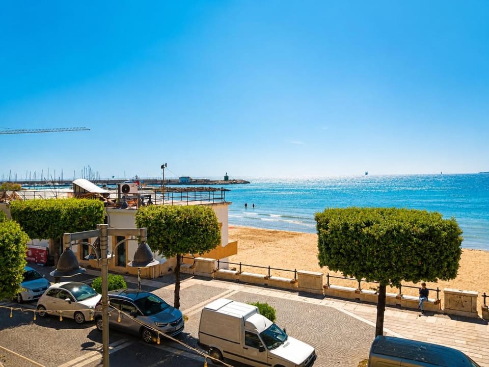 Nearby landmark, Day, Neighbourhood, Natural landscape, Beach, Evening entertainment, Sea view, Parking