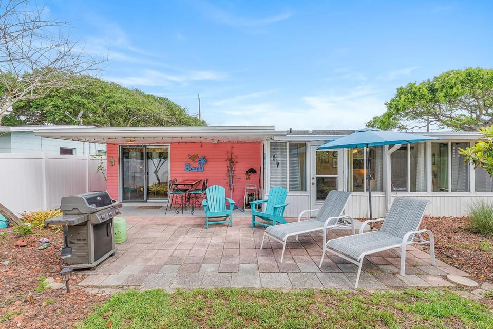 Mid-Century Beach House House in New Smyrna Beach