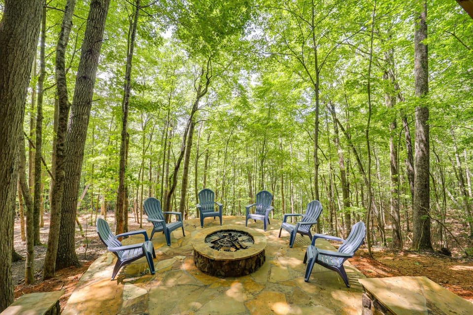 Resort Perks & Game Room! Group Escape in Deep Gap House in Watauga