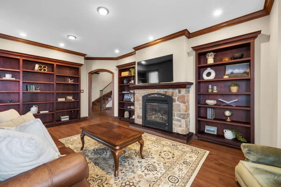 New Glasgow Pool House - Indoor Pool - Sleeps 14 House in Prince Edward County