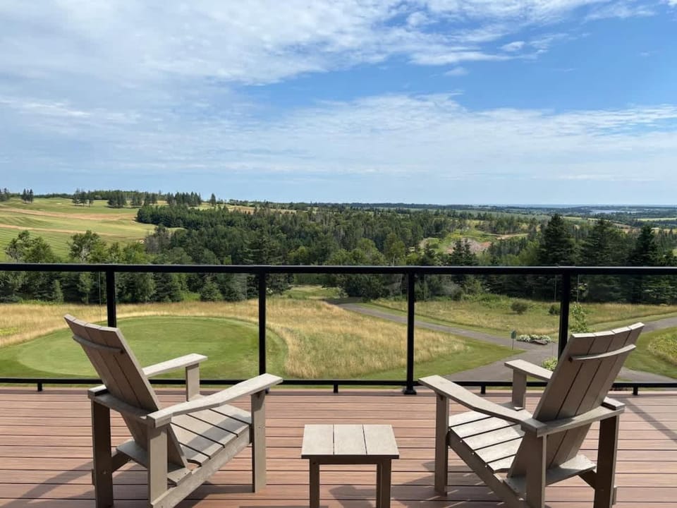 New Glasgow Pool House - Indoor Pool - Sleeps 14 House in Prince Edward County