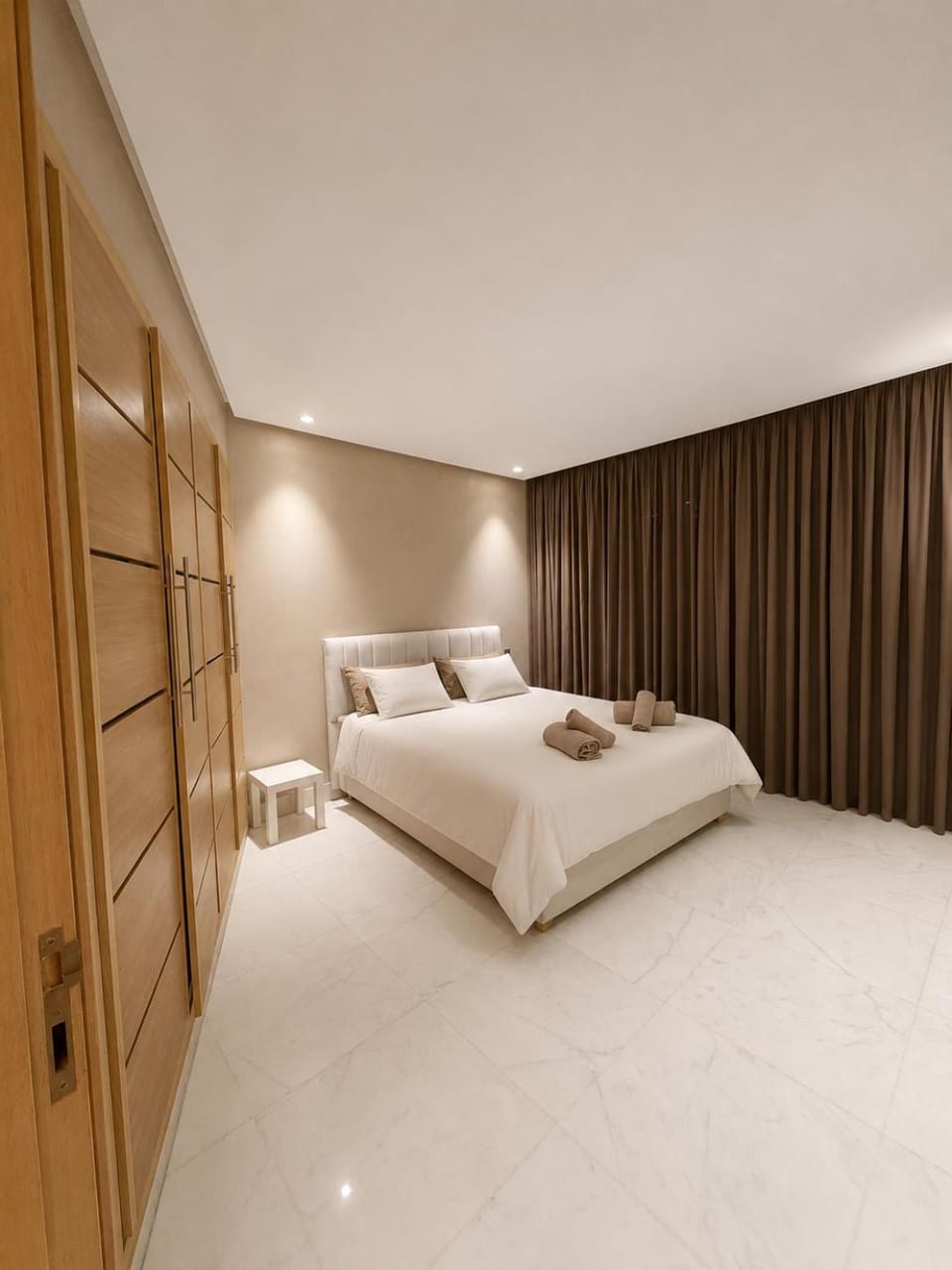 Bed, Photo of the whole room, Bedroom, wardrobe, air conditioner