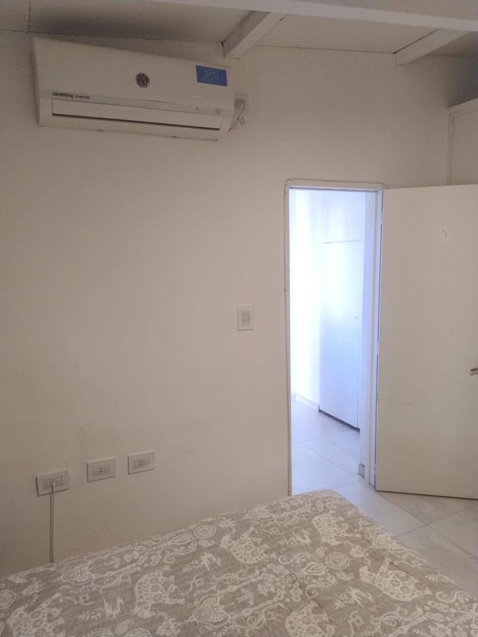 Bed, Photo of the whole room, Bedroom, air conditioner