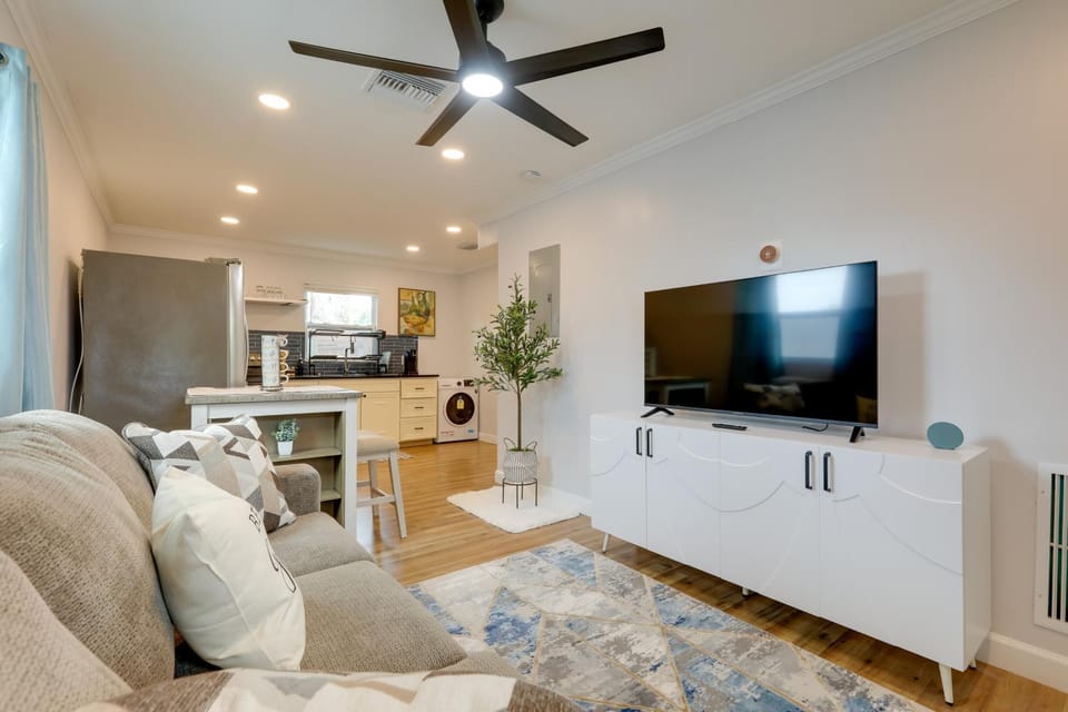 3 Mi to Dtwn WPB! 2 Centrally Located Retreats House in West Palm Beach