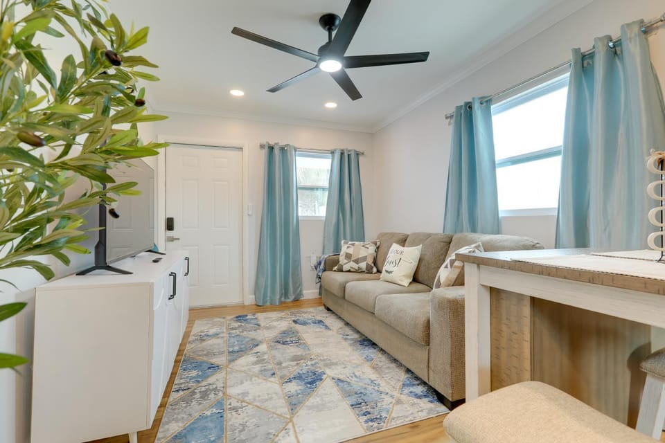 3 Mi to Dtwn WPB! 2 Centrally Located Retreats House in West Palm Beach