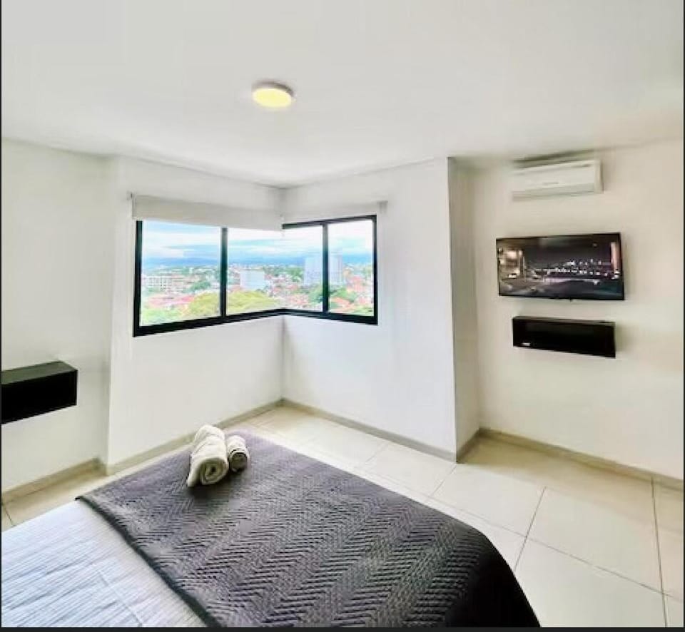 Amplio, céntrico y junto al parque Apartment in Santa Cruz de la Sierra