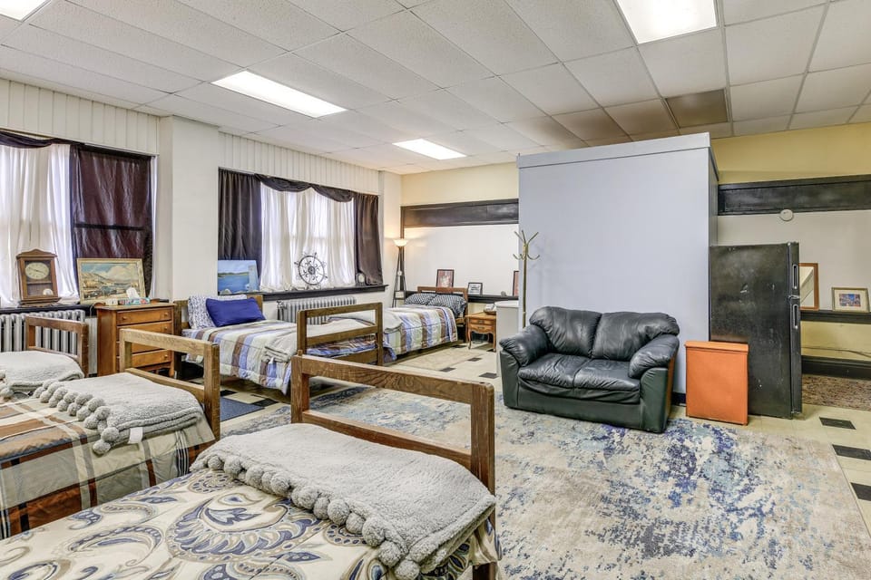 'Old School ATV Retreat' On Warrior Trail, 8BR House in West Virginia