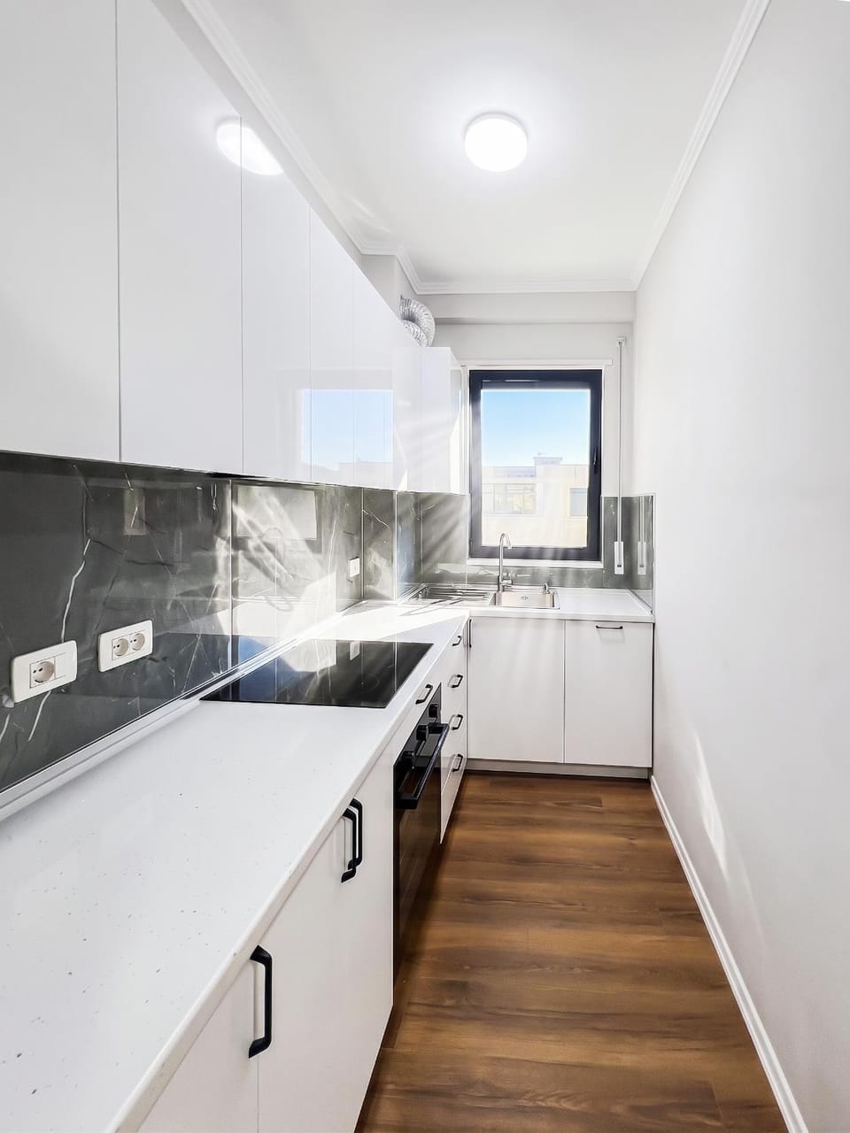 Kitchen or kitchenette, dishwasher, stove