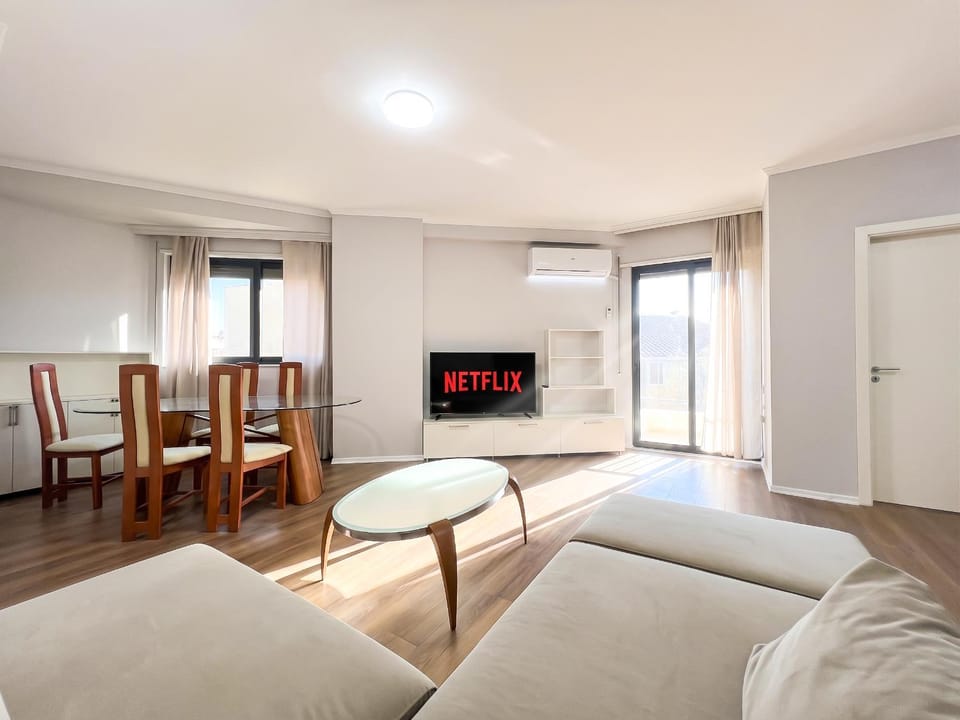TV and multimedia, Living room, Photo of the whole room, Seating area