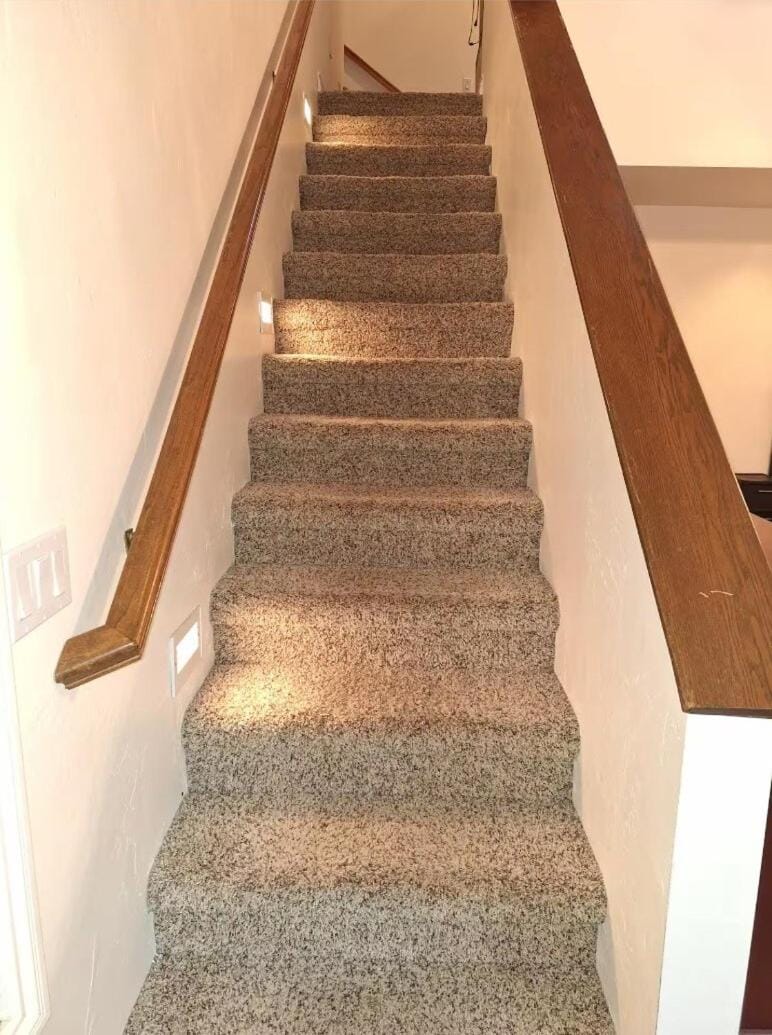 Large 4 Bdr 1 and half Baths with private Pool in Upscale Area Apartment in Bakersfield