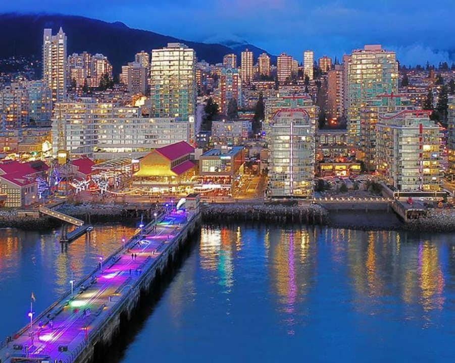 Cozy 3BD Retreat North Van Balcony Views House in North Vancouver