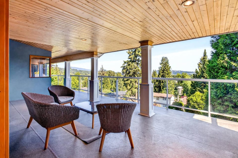 Cozy 3BD Retreat North Van Balcony Views House in North Vancouver