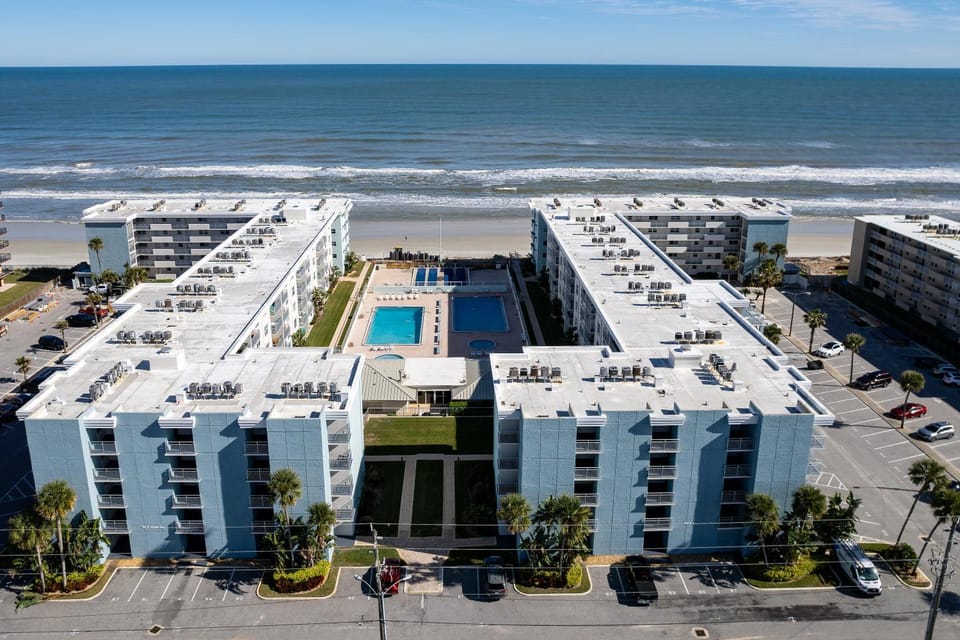 Ocean Views, Balcony, Pools, and Walkable Location Apartment in Edgewater