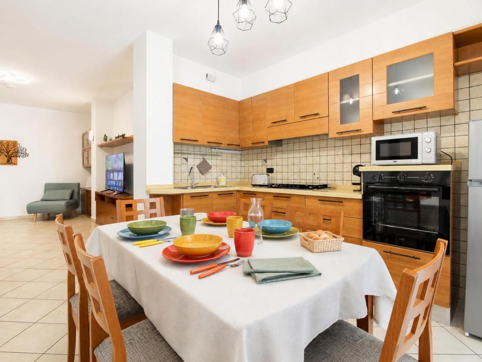 Kitchen or kitchenette, Dining area, microwave, oven, stove, toaster
