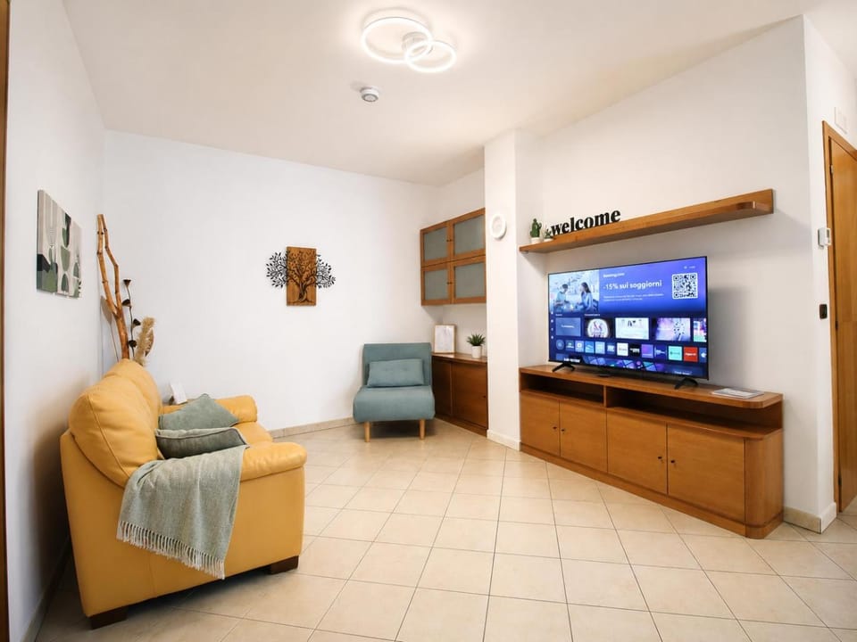 Communal lounge/ TV room, TV and multimedia, Living room