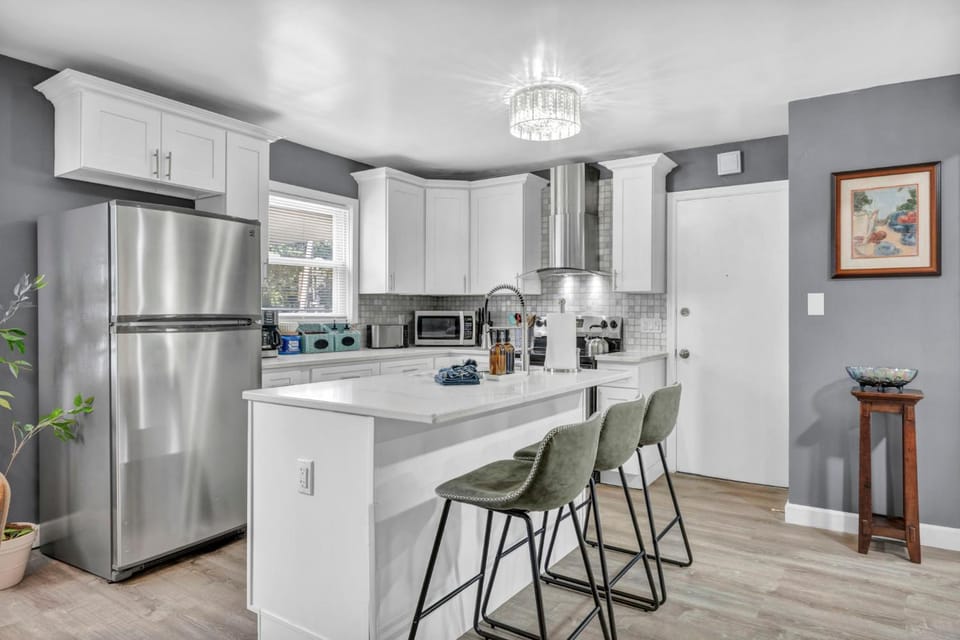 Pet-Friendly Home - Sleeps 6 - Walkable Lakewood House in Lakewood