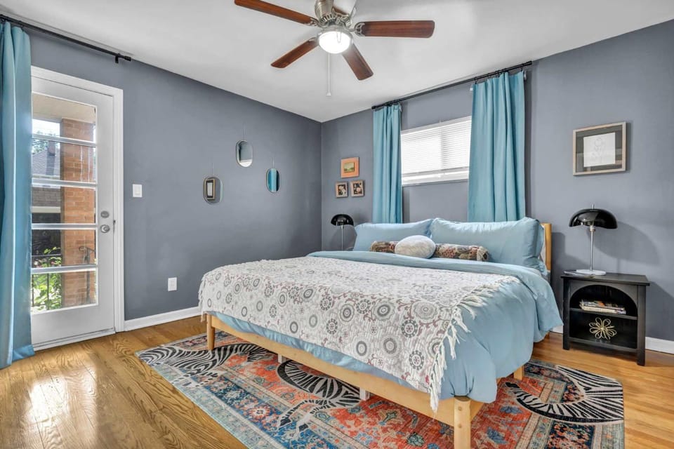 Pet-Friendly Home - Sleeps 6 - Walkable Lakewood House in Lakewood