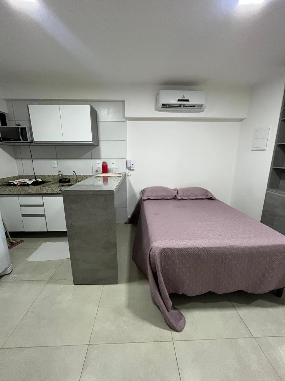 Bed, Kitchen or kitchenette, stove, air conditioner