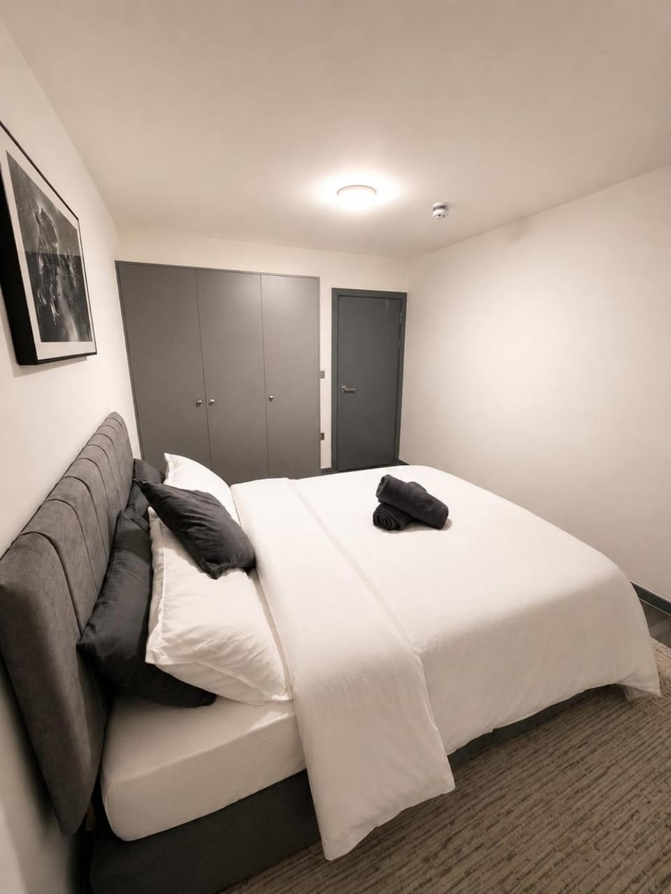 Noshe Homes - Brand New Modern Centralised 2 Bedroom Apartment Apartment in Reading