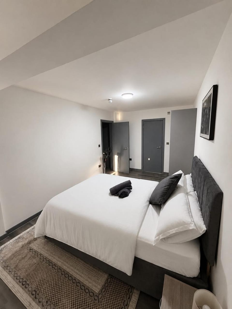 Noshe Homes - Brand New Modern Centralised 2 Bedroom Apartment Apartment in Reading