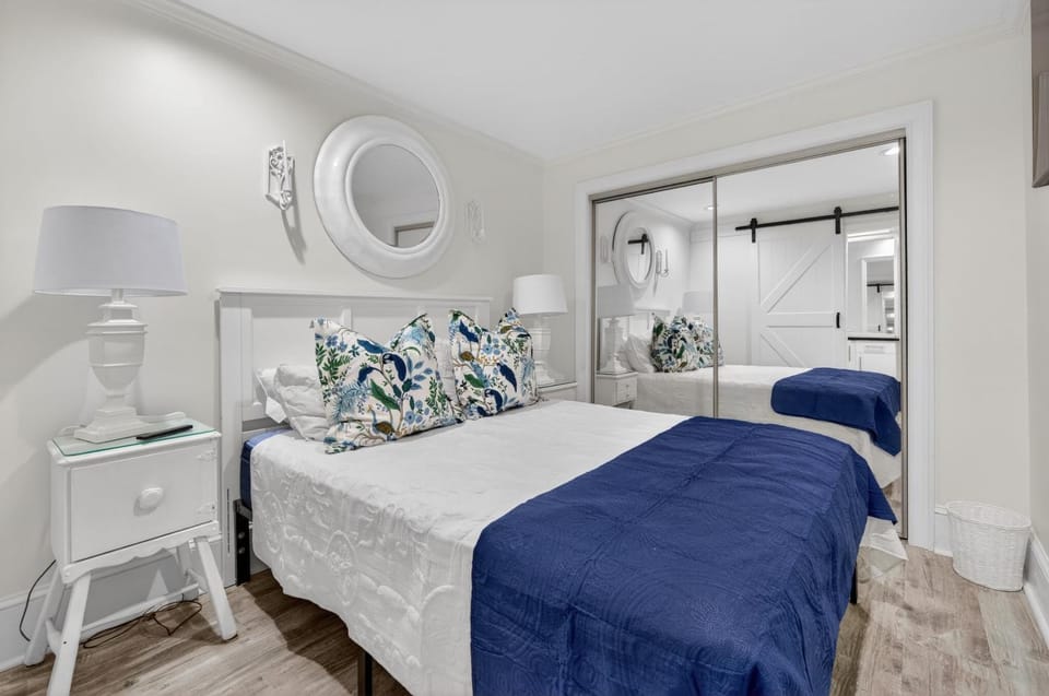 River Room Getaway on Front Street - Suite C apts Apartment in South Carolina