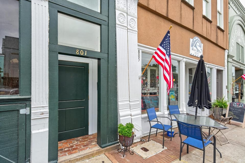 River Room Getaway on Front Street - Suite C apts Apartment in South Carolina