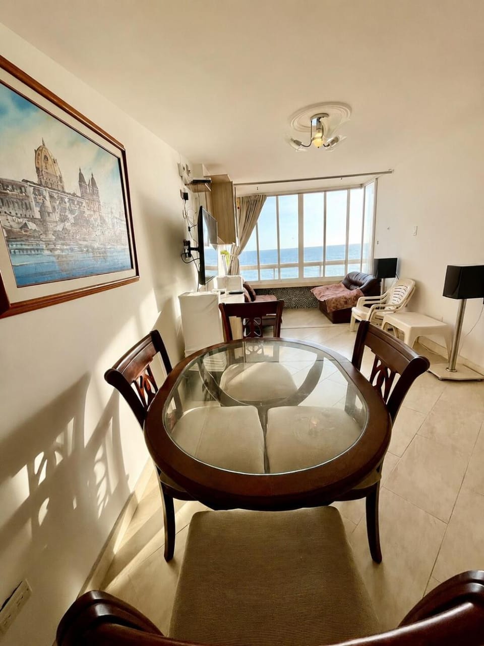 TV and multimedia, Living room, Seating area, Dining area
