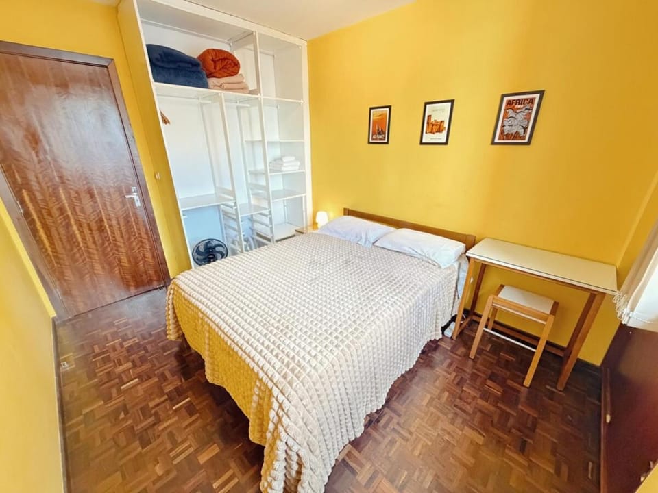 Apartamento três quartos Juvevê com charme e sossego 110 m2 e garagem Domo Hospedagem Apartment in Curitiba