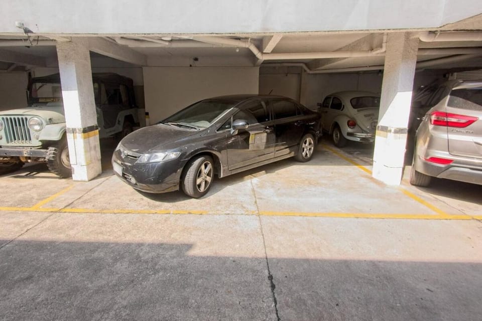 Apartamento três quartos Juvevê com charme e sossego 110 m2 e garagem Domo Hospedagem Apartment in Curitiba