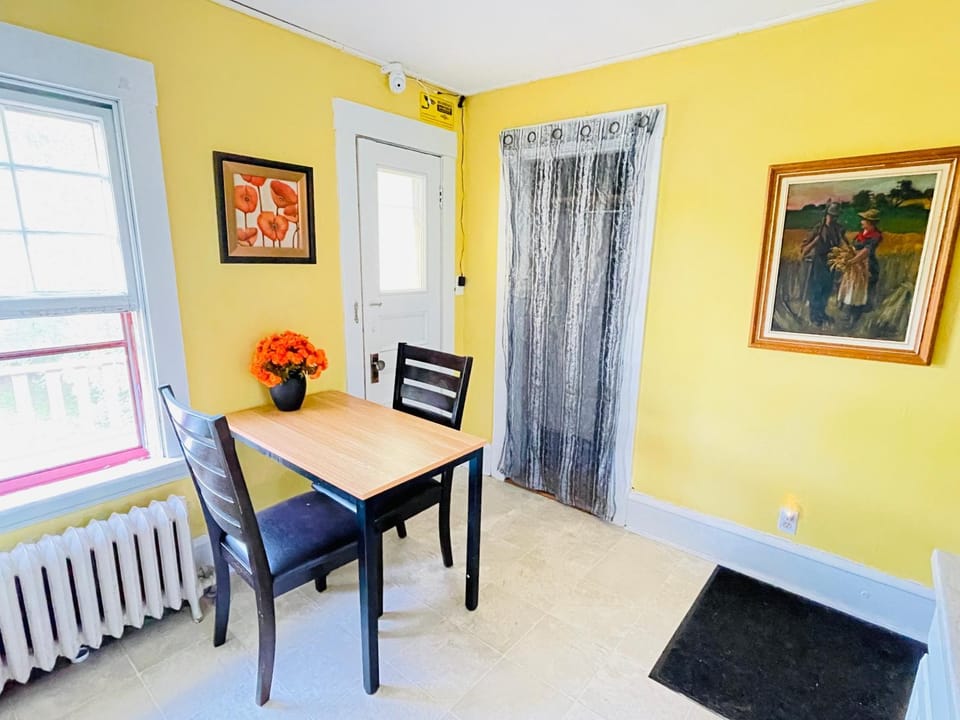 Prime and Precious location The Red House Room2 Bed and Breakfast in Charlottetown