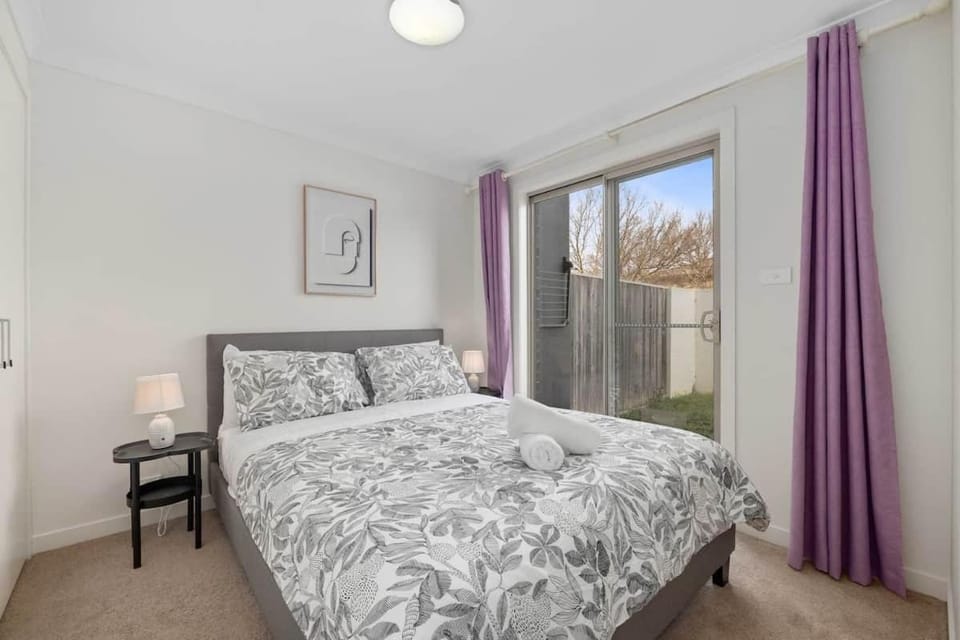 Modern 3B3B Townhouse in Franklin near Gungahlin House in Canberra