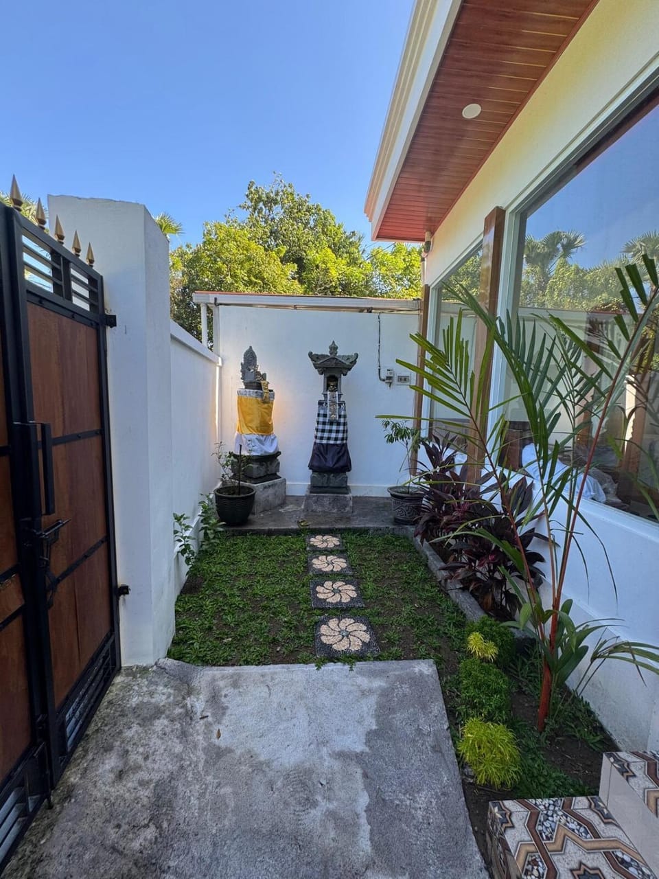 2 Bedroom House In Bebayu Beach Villa in Abang