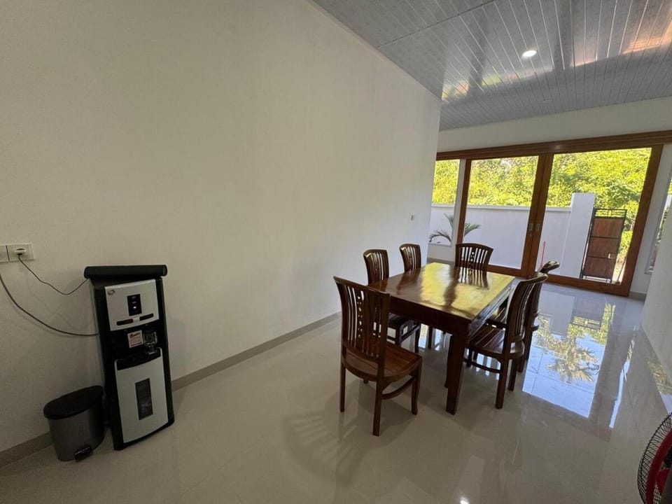 2 Bedroom House In Bebayu Beach Villa in Abang