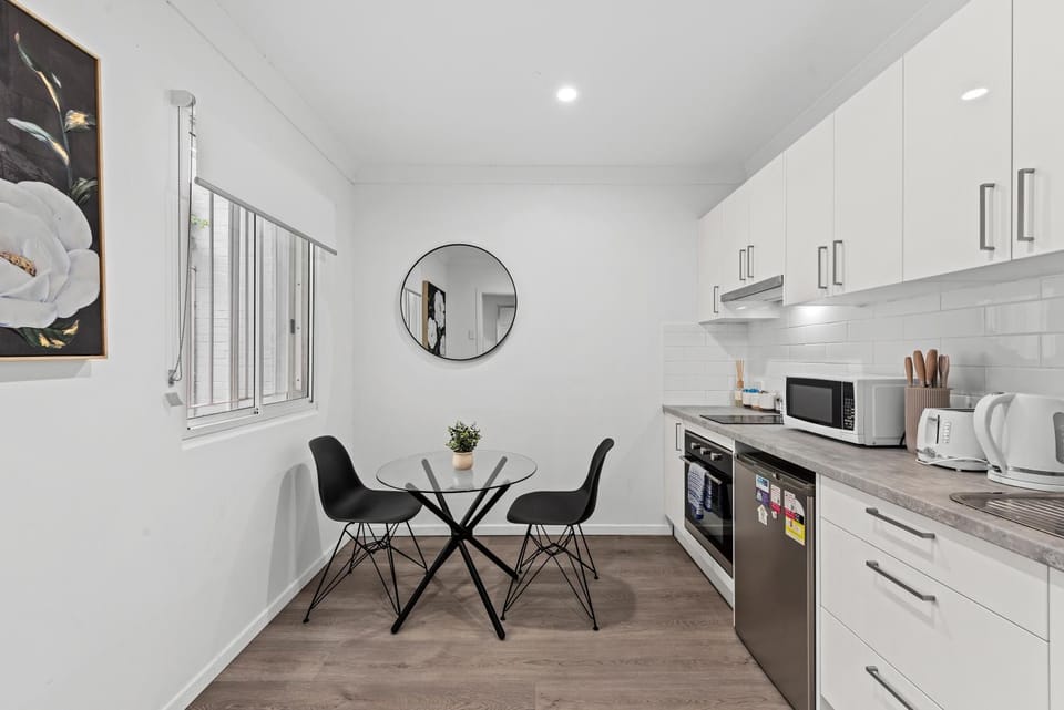 Stylish and Comfy Studio - Short walk to Hospital Apartment in Brisbane City