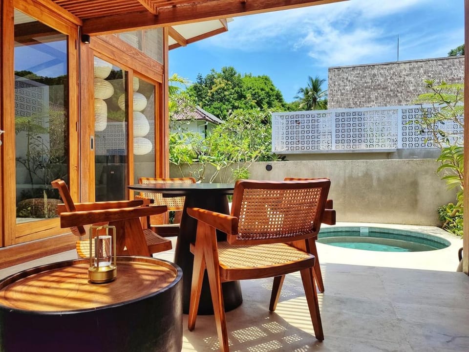 Seating area, Pool view, Swimming pool