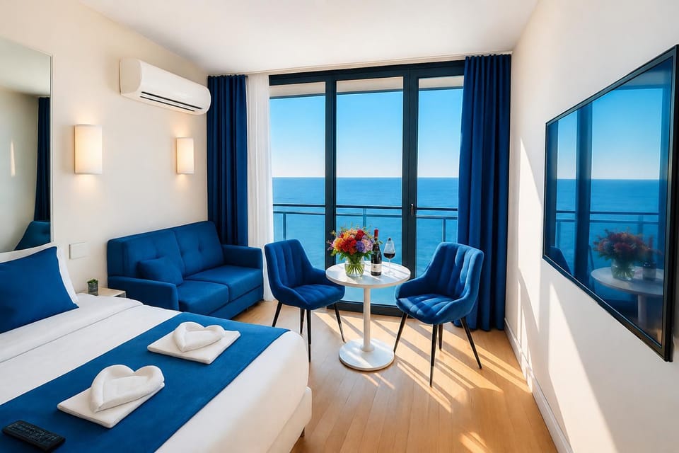 Communal lounge/ TV room, Bed, Natural landscape, TV and multimedia, View (from property/room), Balcony/Terrace, Living room, Photo of the whole room, Seating area, Dining area, Evening entertainment, Bedroom, Sea view