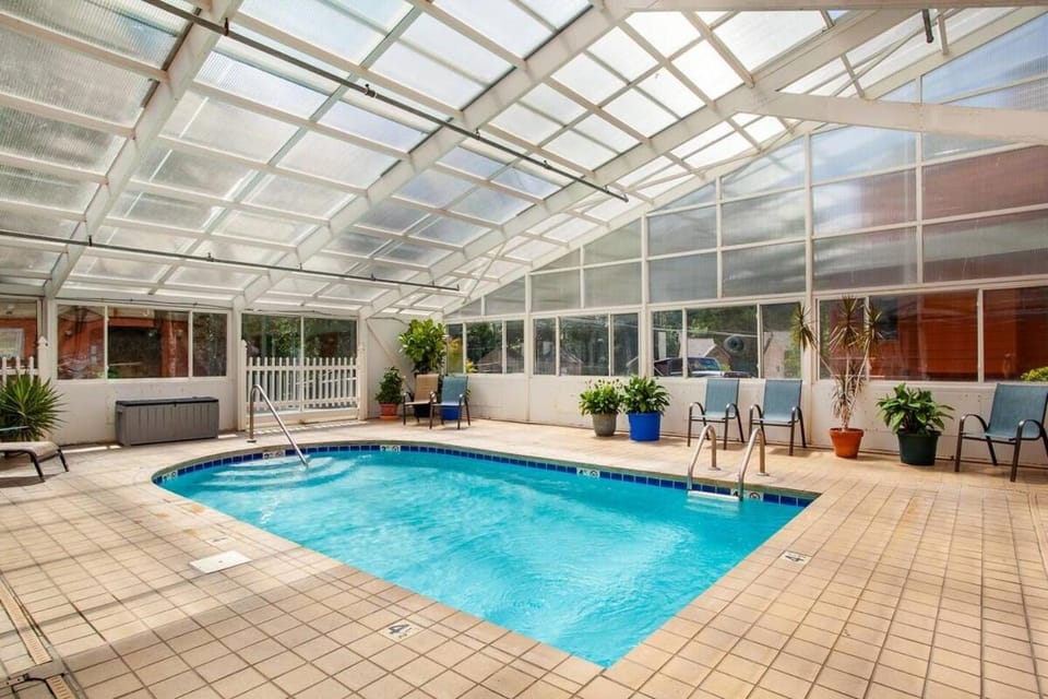 Hot Tub, Swimming pool