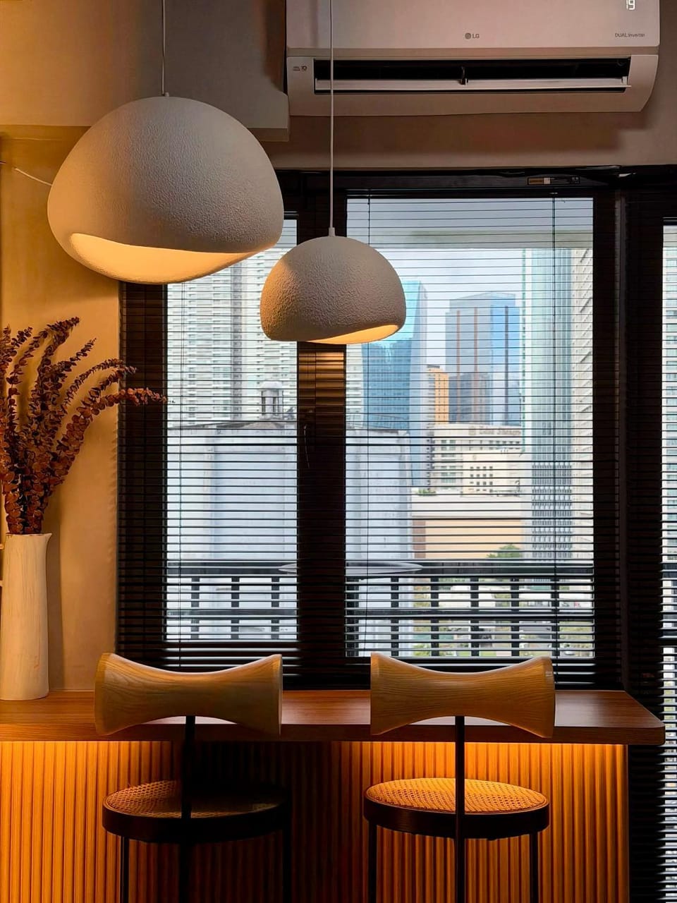 Modern End Unit in Edsa Mandaluyong Apartment hotel in Mandaluyong