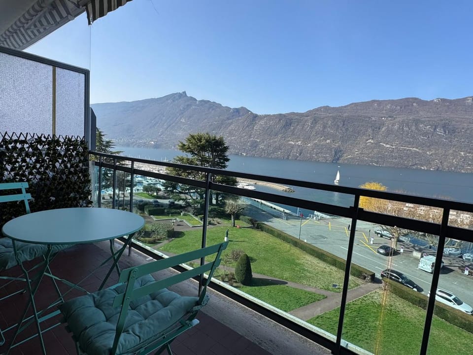 Appartement rénové, vue lac, parking privatif - FR-1-555-130 Apartment in Aix-les-Bains