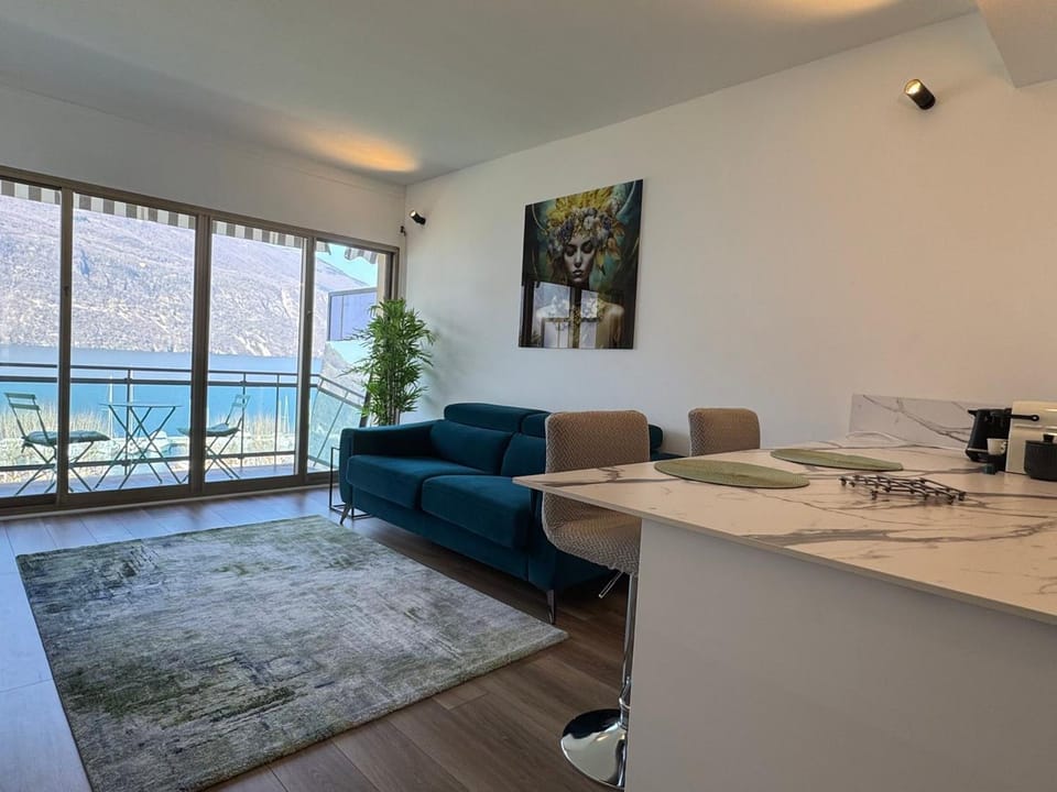 Appartement rénové, vue lac, parking privatif - FR-1-555-130 Apartment in Aix-les-Bains