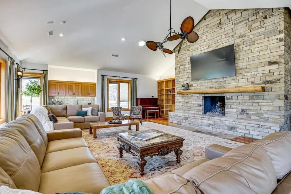 Post Oak Estate - Pool Barn 2 Guest Homes 16 Ac House in Texas